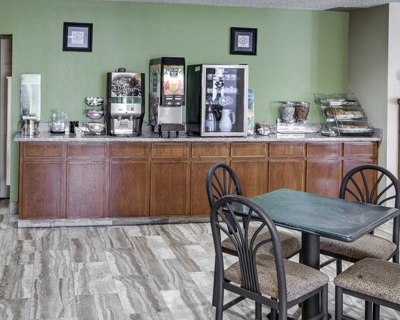 Imagen del bar/restaurante del Hotel Quality Suites Baton Rouge East - Denham Springs. Foto 5