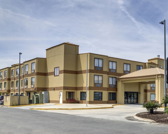 Imagen de los exteriores del Hotel Quality Suites Baton Rouge East - Denham Springs. Foto 8