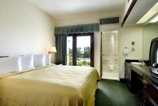 Imagen de la habitación del Hotel Quality Suites Convention Center. Foto 3