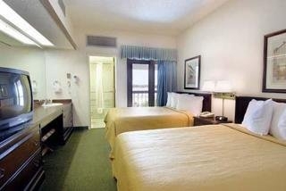 Imagen de la habitación del Hotel Quality Suites Convention Center. Foto 4