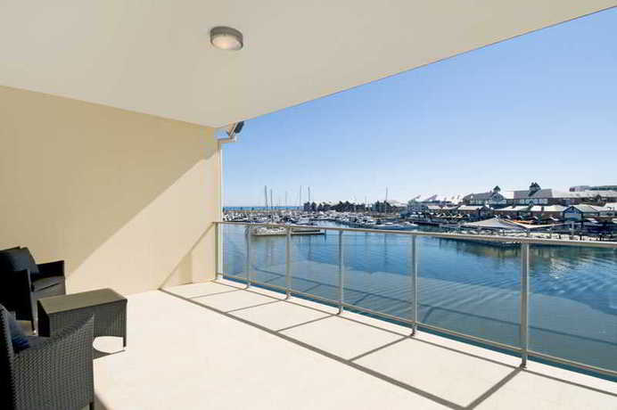 Imagen de los exteriores del Hotel Quality Suites Crest Mandurah. Foto 11