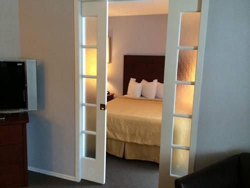 Imagen de la habitación del Hotel Quality Suites. Foto 4