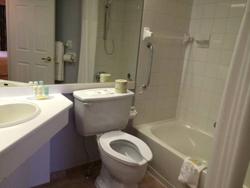 Imagen de la habitación del Hotel Quality Suites. Foto 7