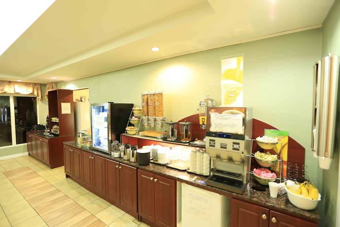 Imagen de la habitación del Hotel Quality Suites. Foto 12