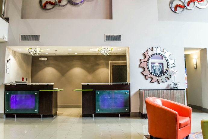 Imagen de los interiores del Hotel Quality Suites Fort Myers - I-75. Foto 11