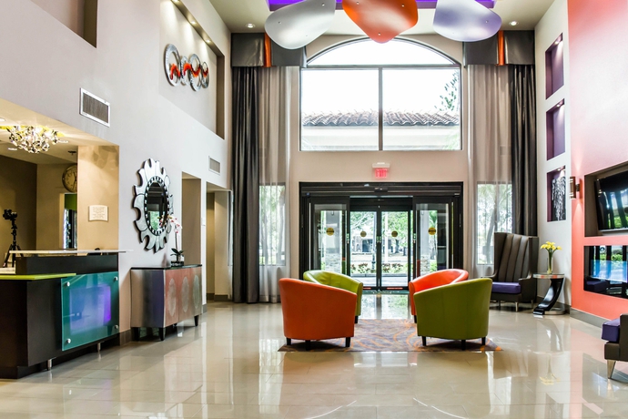 Imagen de los interiores del Hotel Quality Suites Fort Myers - I-75. Foto 12