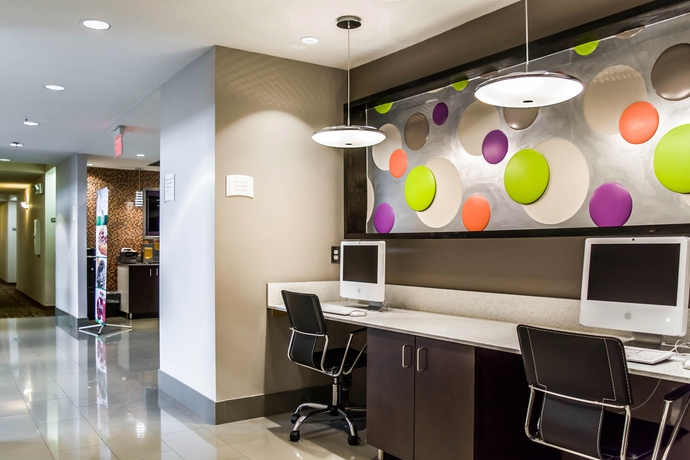 Imagen de los interiores del Hotel Quality Suites Fort Myers - I-75. Foto 14