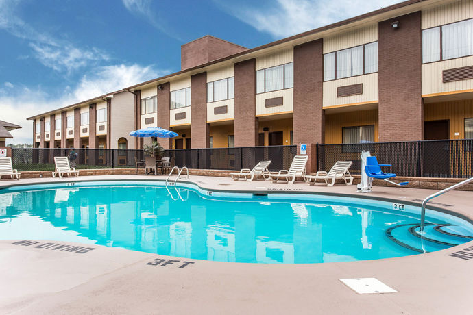 Imagen de los interiores del Hotel Quality Suites, Hickory. Foto 13