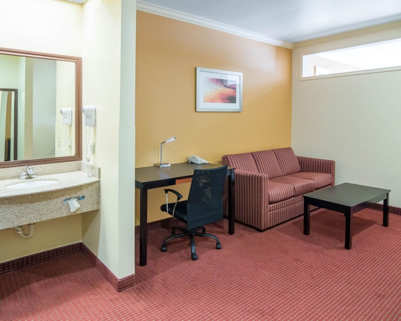 Imagen de los interiores del Hotel Quality Suites Houston IAH Airport - Beltway 8. Foto 11