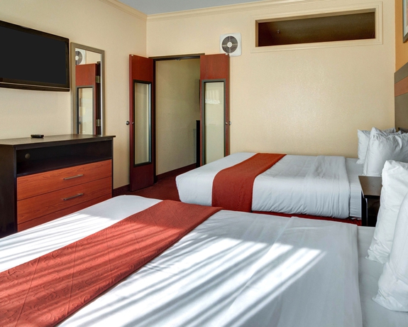 Imagen de la habitación del Hotel Quality Suites Houston IAH Airport - Beltway 8. Foto 6