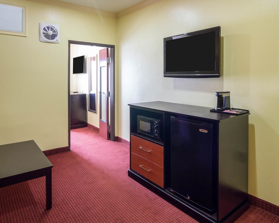 Imagen de la habitación del Hotel Quality Suites Houston IAH Airport - Beltway 8. Foto 8