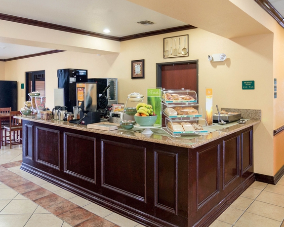Imagen del bar/restaurante del Hotel Quality Suites Houston IAH Airport - Beltway 8. Foto 4
