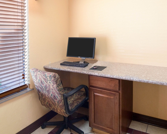 Imagen de los interiores del Hotel Quality Suites Houston IAH Airport - Beltway 8. Foto 13