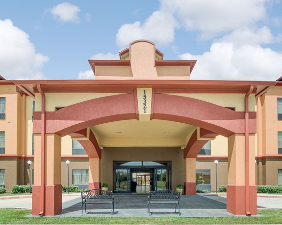 Imagen general del Hotel Quality Suites Houston IAH Airport - Beltway 8. Foto 1