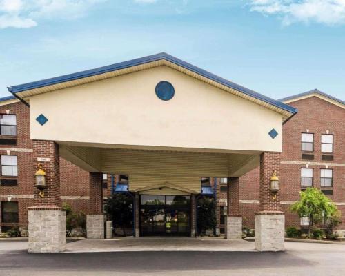 Imagen general del Hotel Quality Suites Jeffersonville - Louisville North. Foto 1
