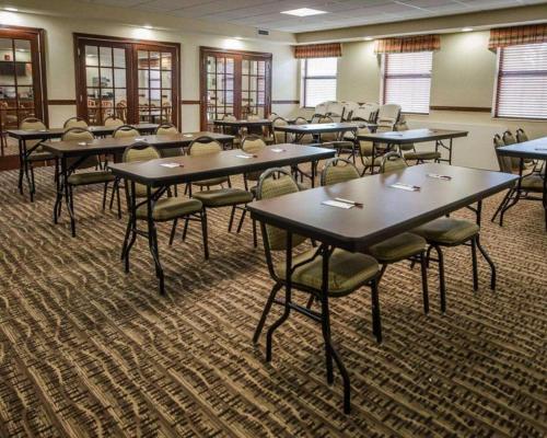 Imagen general del Hotel Quality Suites Jeffersonville - Louisville North. Foto 2