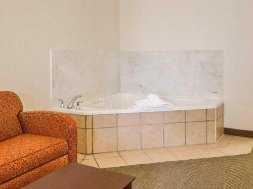 Imagen general del Hotel Quality Suites Jeffersonville - Louisville North. Foto 5