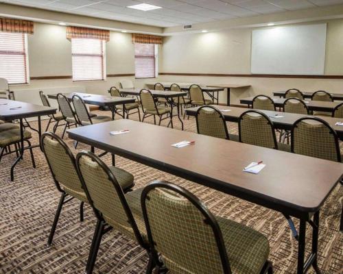 Imagen general del Hotel Quality Suites Jeffersonville - Louisville North. Foto 9