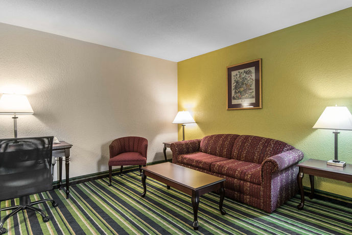 Imagen de la habitación del Hotel Quality Suites Kansas City International Airport. Foto 3