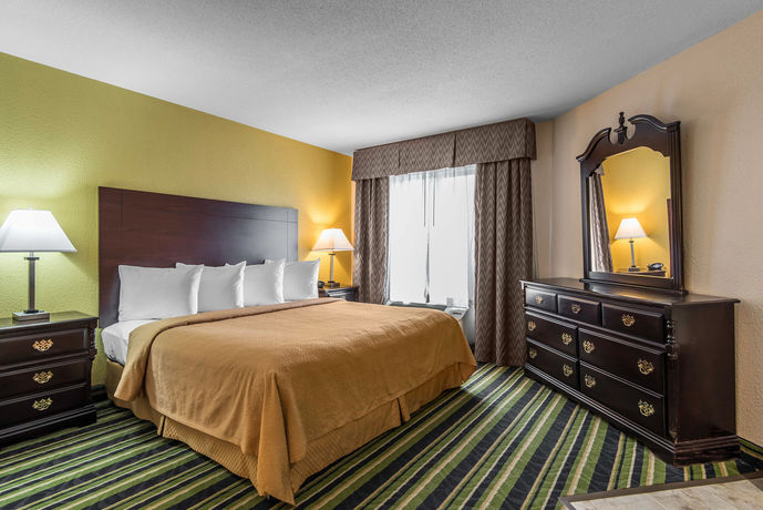 Imagen de la habitación del Hotel Quality Suites Kansas City International Airport. Foto 4
