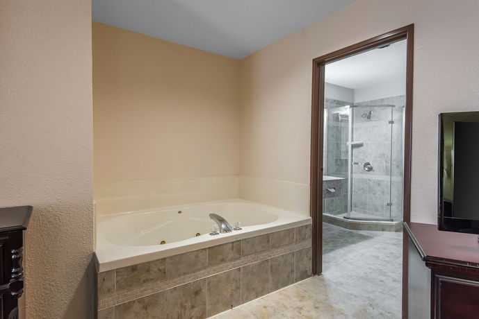 Imagen de la habitación del Hotel Quality Suites Kansas City International Airport. Foto 5