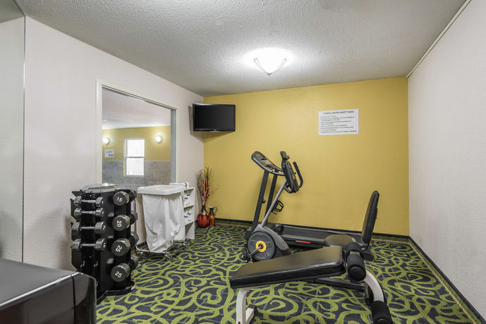 Imagen de los exteriores del Hotel Quality Suites Kansas City International Airport. Foto 11