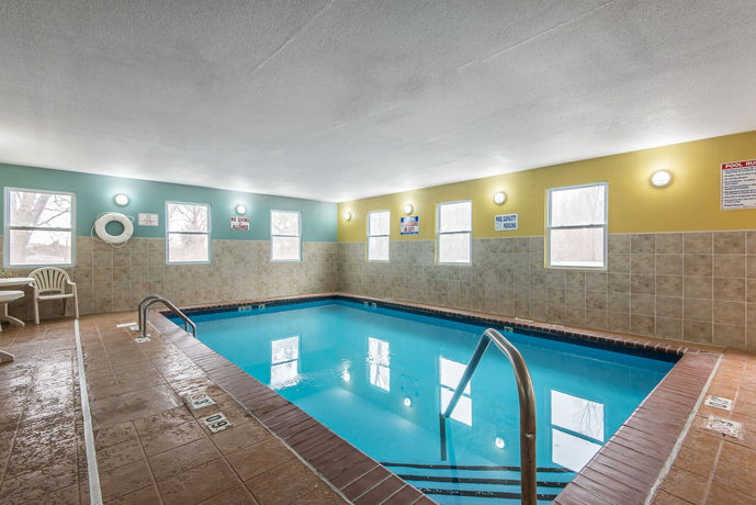 Imagen de la habitación del Hotel Quality Suites Kansas City International Airport. Foto 9