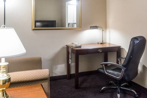 Imagen de la habitación del Hotel Quality Suites Lake Wright - Norfolk Airport. Foto 2