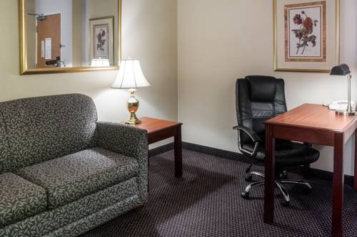 Imagen de la habitación del Hotel Quality Suites Lake Wright - Norfolk Airport. Foto 3