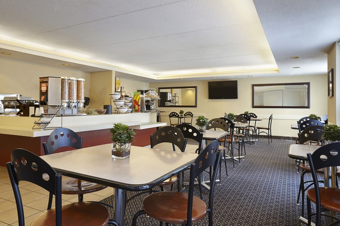 Imagen del bar/restaurante del Hotel Quality Suites London. Foto 3