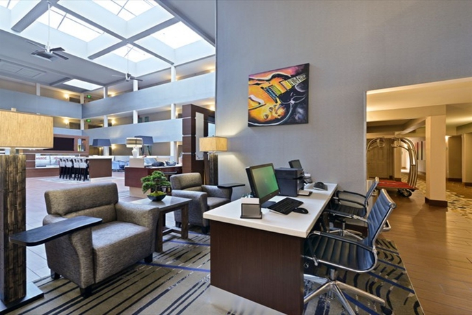 Imagen de los interiores del Hotel Quality Suites Nashville Airport. Foto 10