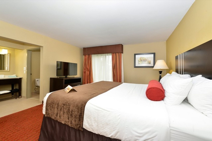 Imagen de la habitación del Hotel Quality Suites Nashville Airport. Foto 7