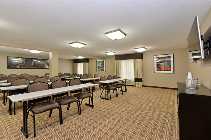 Imagen de los interiores del Hotel Quality Suites Nashville Airport. Foto 13