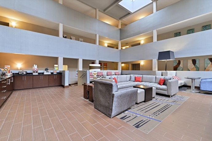 Imagen de los interiores del Hotel Quality Suites Nashville Airport. Foto 14