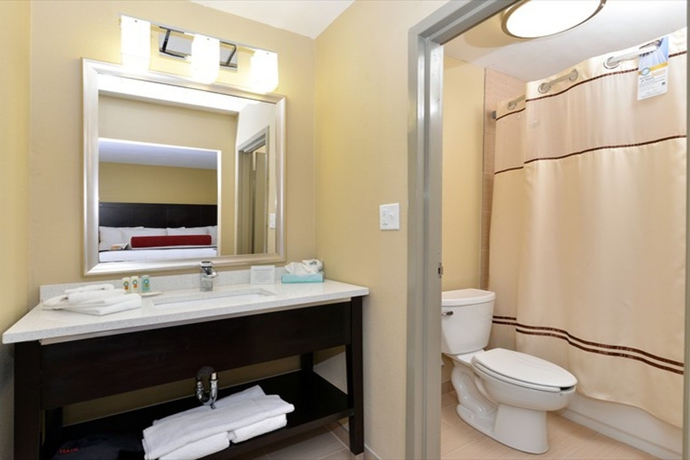 Imagen de la habitación del Hotel Quality Suites Nashville Airport. Foto 9