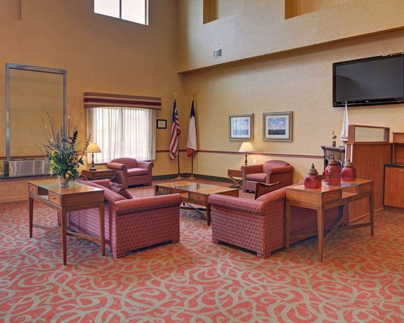 Imagen general del Hotel Quality Suites Near Cedar Creek Lake. Foto 1