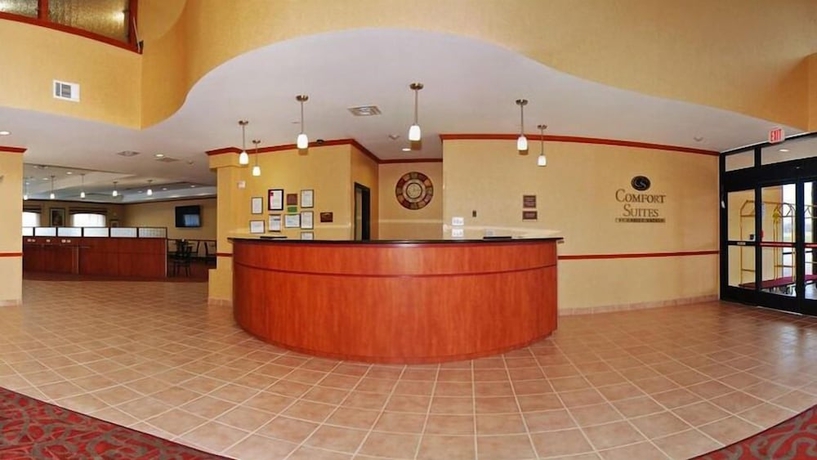 Imagen de los interiores del Hotel Quality Suites Near Cedar Creek Lake. Foto 12