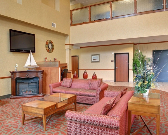 Imagen de los interiores del Hotel Quality Suites Near Cedar Creek Lake. Foto 13
