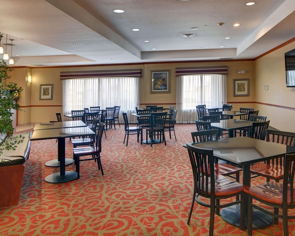 Imagen de los interiores del Hotel Quality Suites Near Cedar Creek Lake. Foto 15