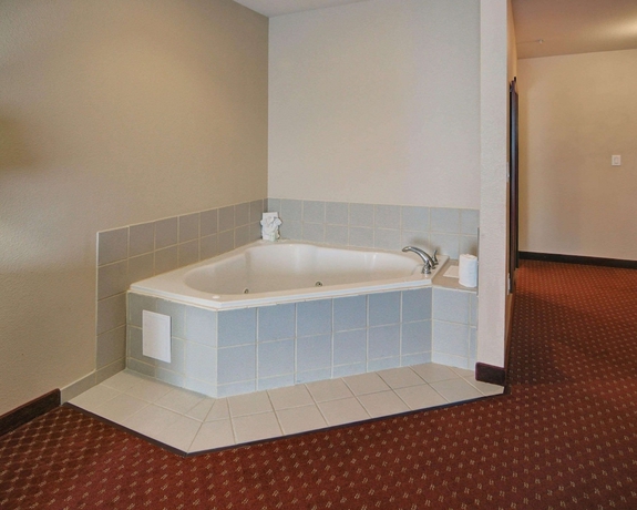 Imagen de la habitación del Hotel Quality Suites Near Cedar Creek Lake. Foto 9