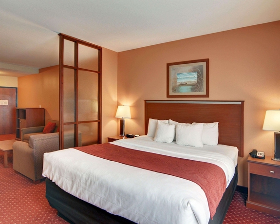 Imagen de la habitación del Hotel Quality Suites Near Cedar Creek Lake. Foto 11