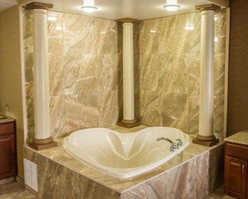 Imagen de la habitación del Hotel Quality Suites Nyc Gateway. Foto 6