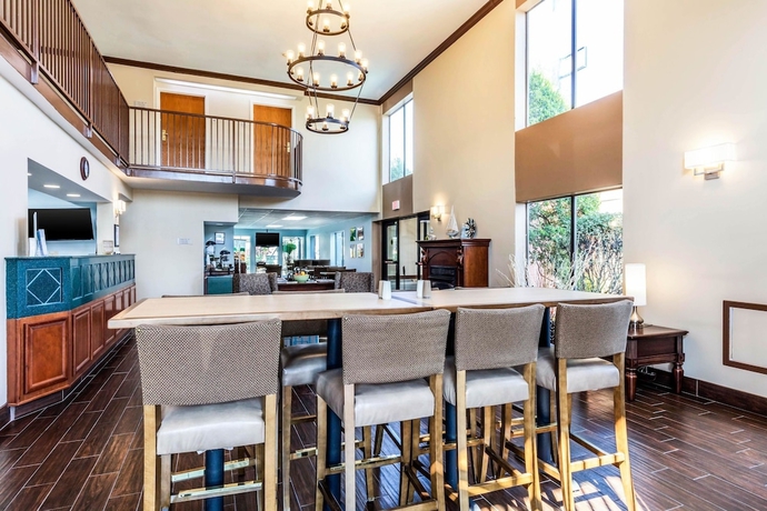 Imagen de los interiores del Hotel Quality Suites Paducah. Foto 15