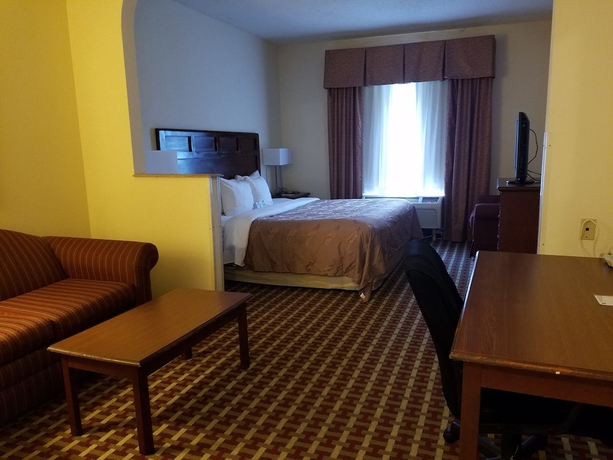 Imagen de la habitación del Hotel Quality Suites Paducah. Foto 11