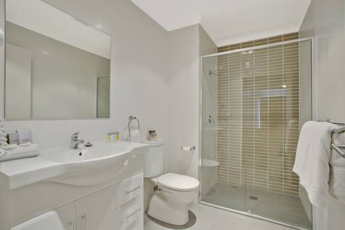 Imagen de la habitación del Hotel Quality Suites Pioneer Sands. Foto 2