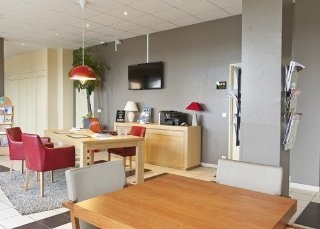 Imagen del bar/restaurante del Hotel Quality Suites Pontoise Les Impressionnistes. Foto 6
