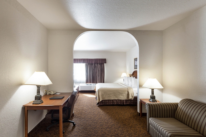 Imagen de la habitación del Hotel Quality Suites San Antonio. Foto 4
