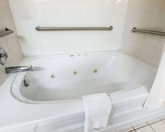 Imagen de la habitación del Hotel Quality Suites San Diego Otay Mesa. Foto 5