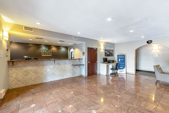 Imagen de los interiores del Hotel Quality Suites South. Foto 19