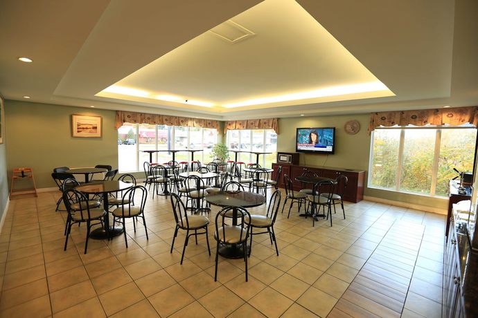 Imagen del bar/restaurante del Hotel Quality Suites, Ste Anne de Beaupre. Foto 5